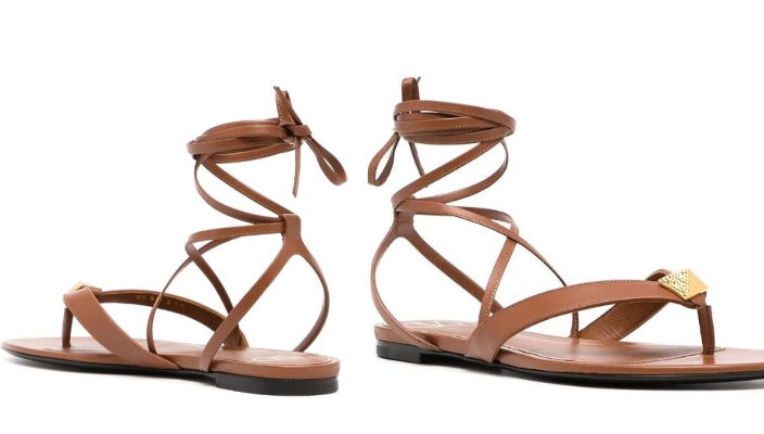  春夏穿搭_名牌高跟涼鞋.